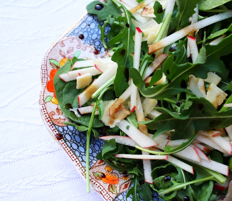 Apple, rocket and parmesan salad